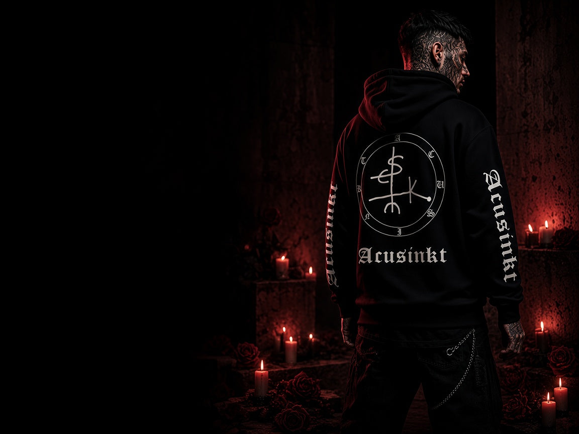 Acusinkt Dark: Original hoodie in zwart met sigil op de rug, tussen kaarsen en rozen