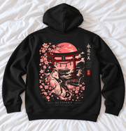 Zwarte Zen Moment hoodie, achterkant op wit laken: witte vos tussen sakura, rode torii, Fuji, roze zon, meer en pagode