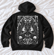 Zwarte occult hoodie, achterkant met groot wit ontwerp van twee skeletnonnen met een kelk, pentagrammen, schedels, kaarsen en kruisen