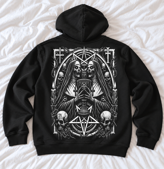Zwarte occult hoodie, achterkant met groot wit ontwerp van twee skeletnonnen met een kelk, pentagrammen, schedels, kaarsen en kruisen