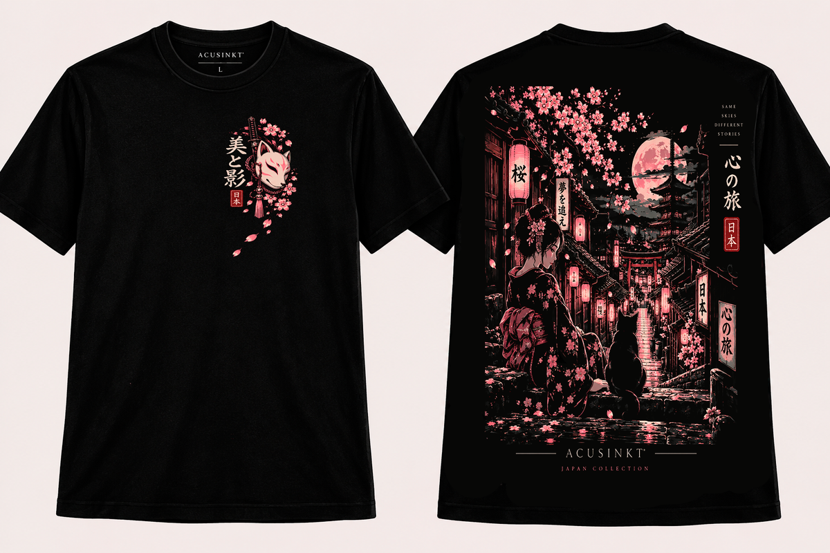 Zwart Zen Harmony T-shirt, voor- en achterkant naast elkaar: kitsune-masker met kersenbloesems en 美と影 op de linkerborst en groot ontwerp met geisha, kat, lantaarnstraat, roze maan en pagode op de rug