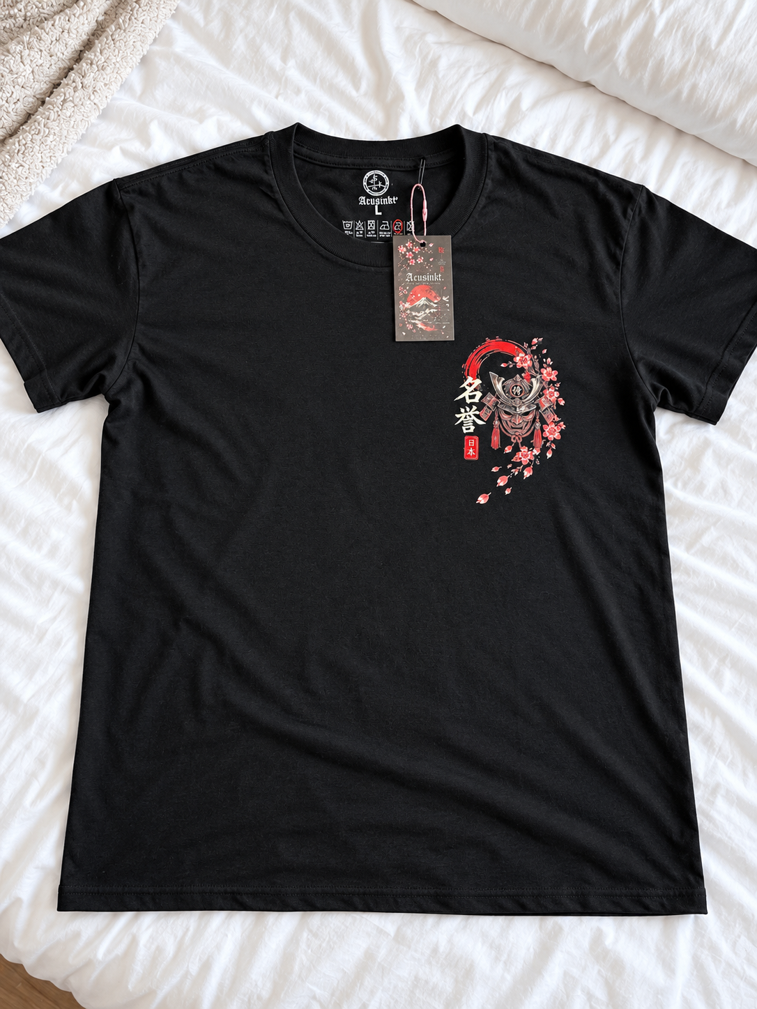 Acusinkt Serenity T-Shirt Zen Kollektion – Vorderseite Größe L, Brustprint mit Samurai-Maske, Ensō-Kreis, Kanji 名誉